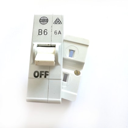 Wylex Plug In White Toggle B6 6A 6 Amp With Base Carrier Shield MCB Circuit Breaker Type B